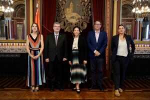 El alcalde de Bilbao se reúne con la nueva cónsul de Francia, Typhaine Biard-Hamon