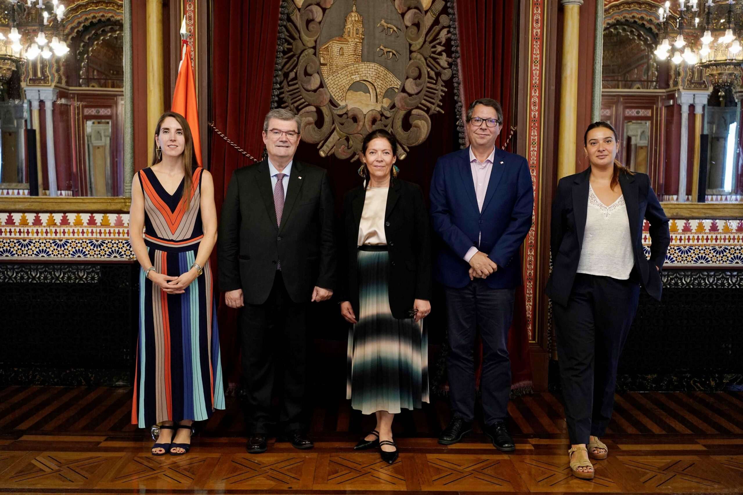 El alcalde de Bilbao se reúne con la nueva cónsul de Francia, Typhaine Biard-Hamon