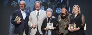 El Ayuntamiento otorga los premios Bilbao, ciudad amigable con las personas mayores a tres mujeres y un hombre por su participación activa en la villa