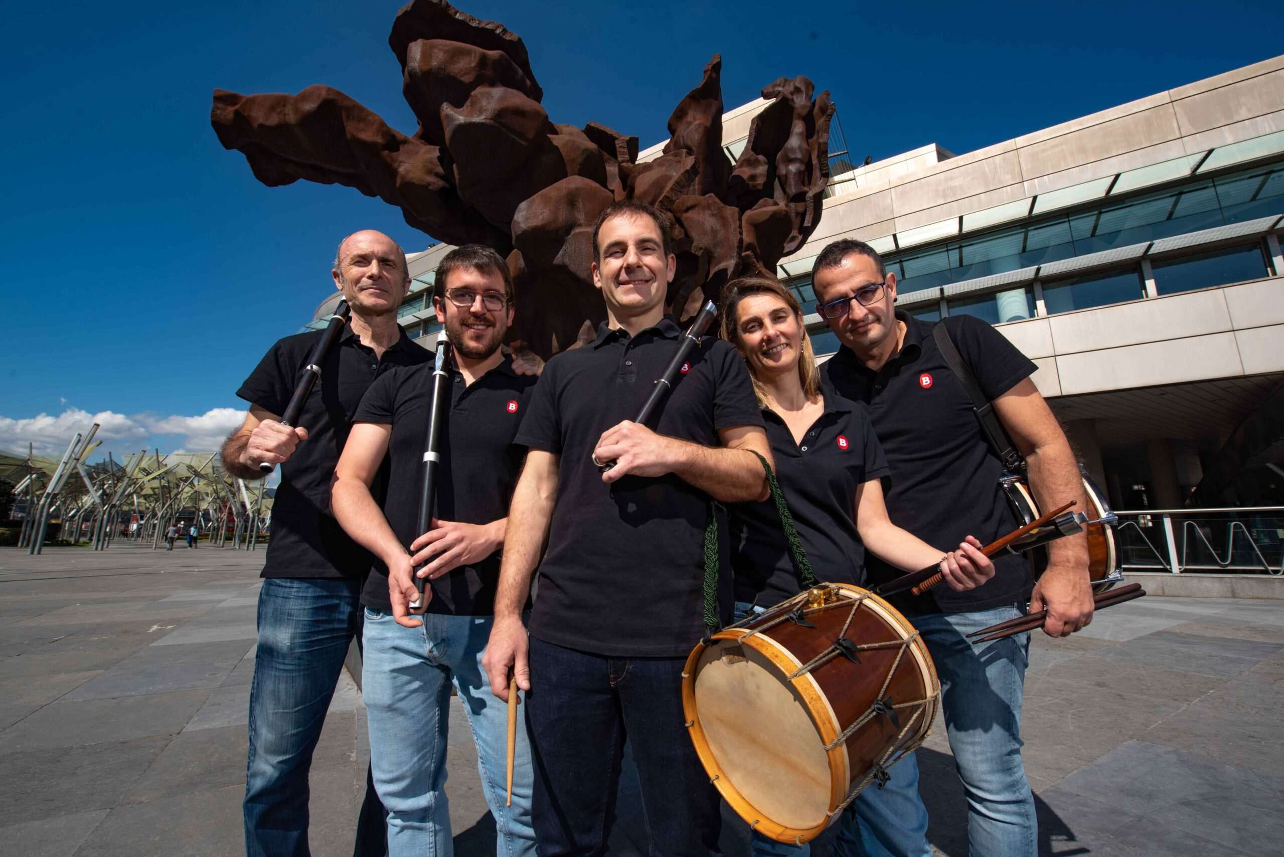 La Banda Municipal de Txistularis de Bilbao inicia su nueva temporada con Iduriak, una mirada renovada a las sonoridades tradicionales del txistu