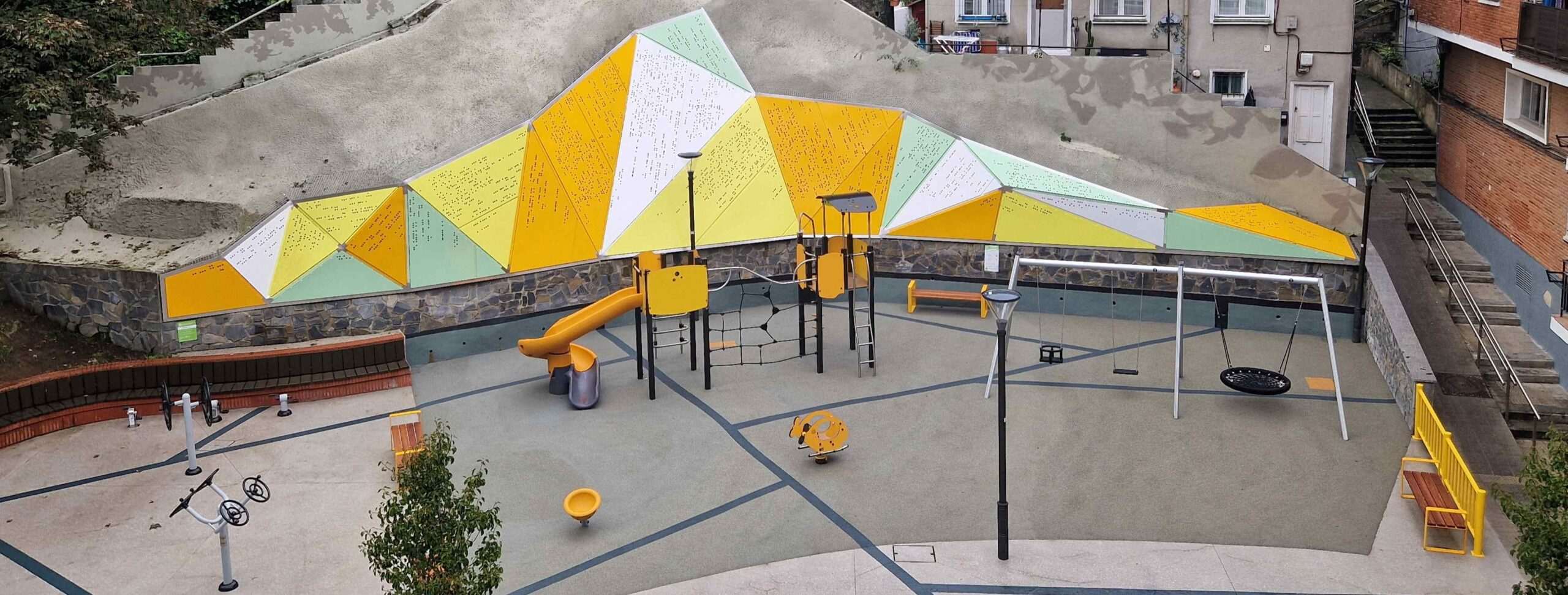Reapertura del espacio infantil en la plaza Camino de Peñiscal tras las obras realizadas