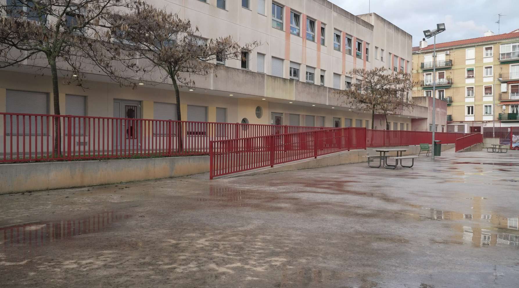 El nuevo patio renaturalizado del CPEIP Rochapea estará listo en 2024 con una inversión de 229.785 euros financiada en un 75% por la Unión Europea